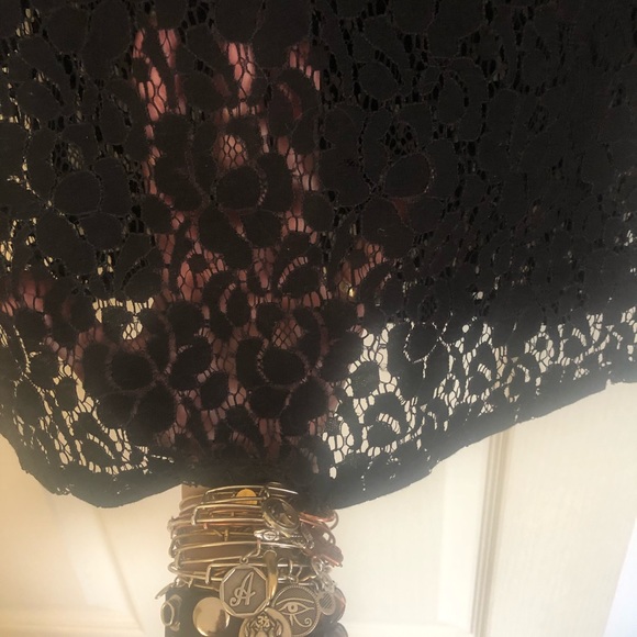 Black Lace Peter Pan collar cropped shirt - Picture 4 of 5